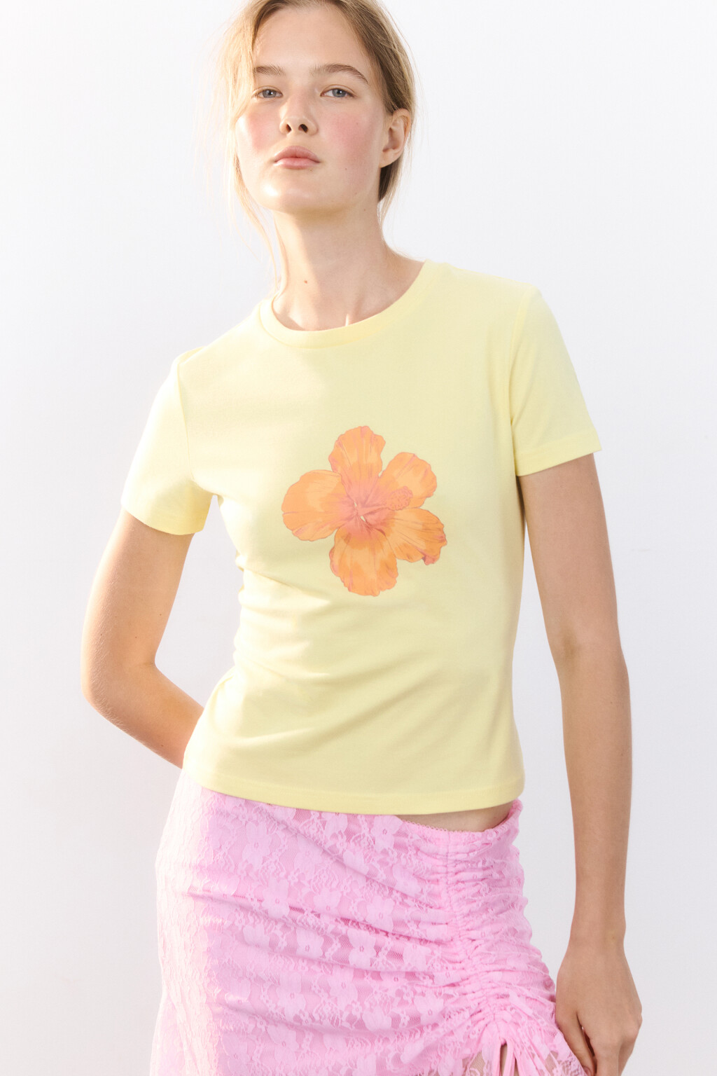 Футболка облегающая с принтом - цвет желтый - 1