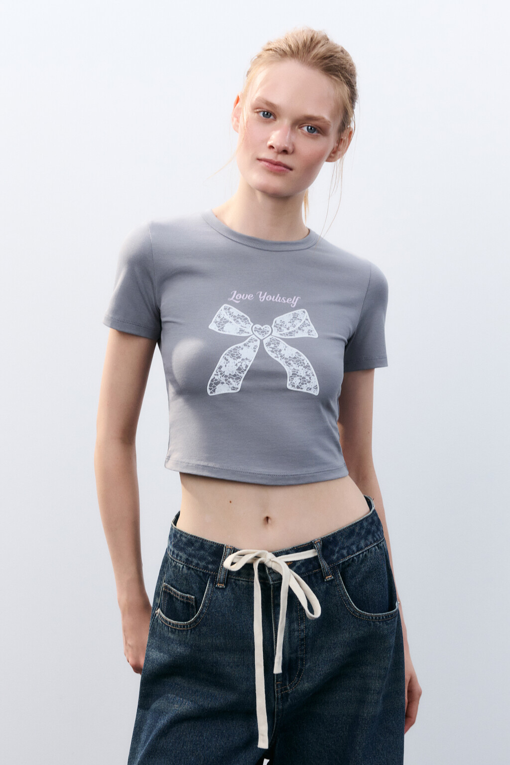 Футболка укороченная с принтом - цвет серый - 3