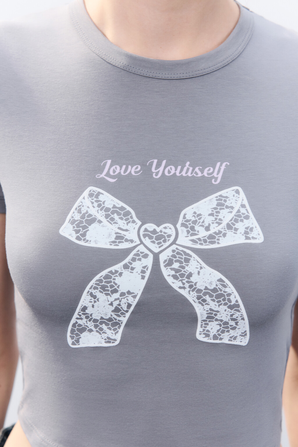 Футболка укороченная с принтом - цвет серый - 6