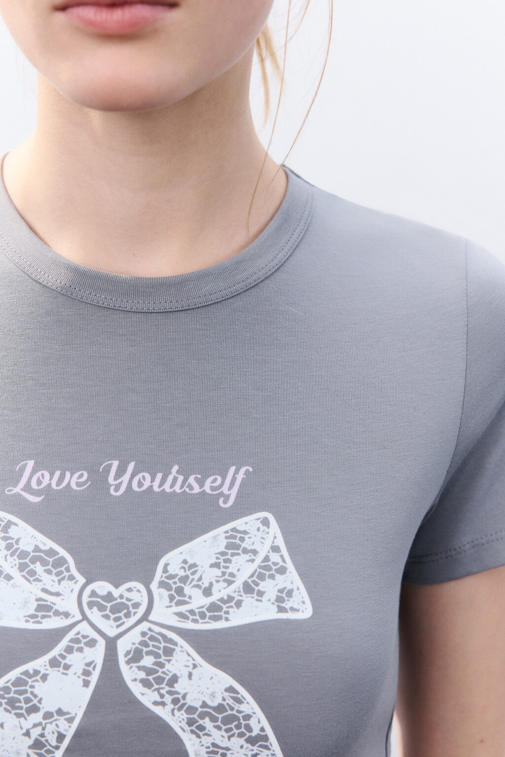 Футболка укороченная с принтом - цвет серый - 7