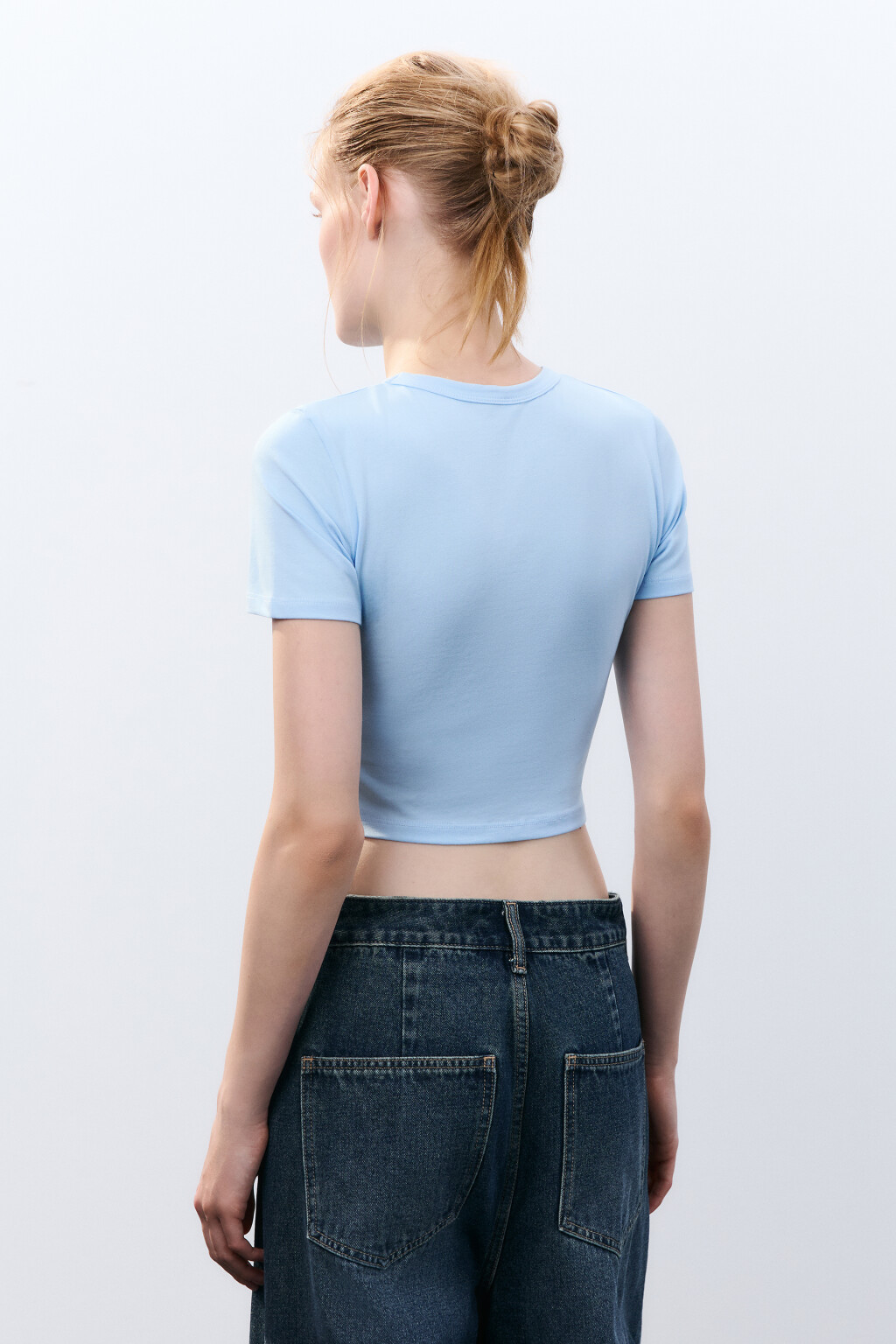 Футболка укороченная с принтом - цвет голубой - 3