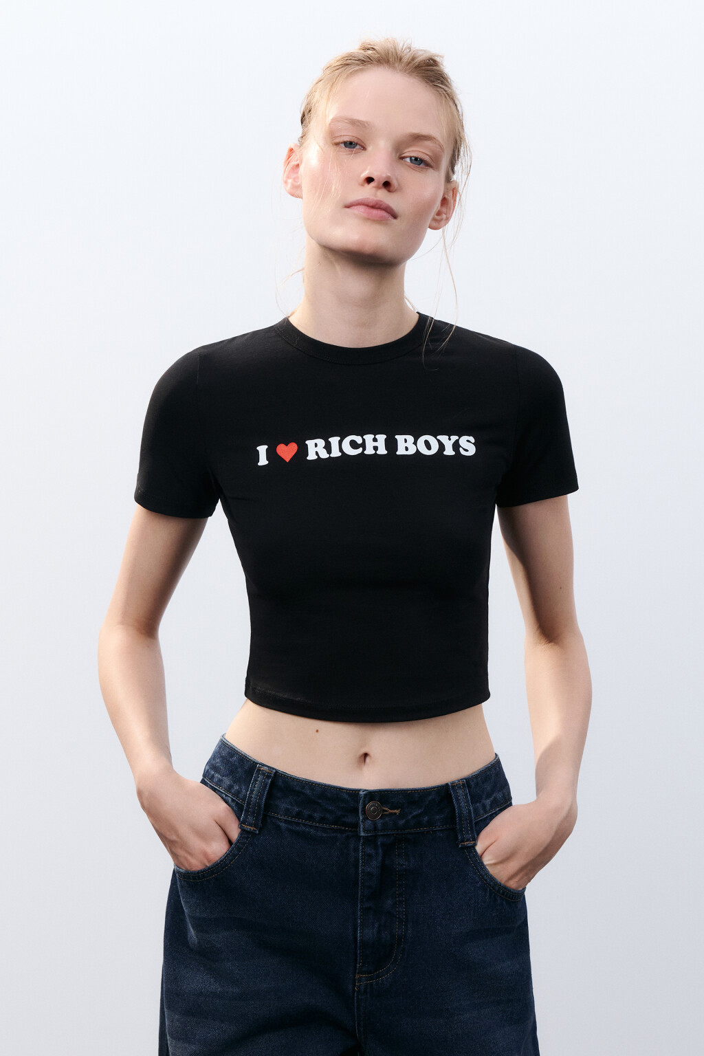 Футболка укороченная с принтом - цвет черный - 2