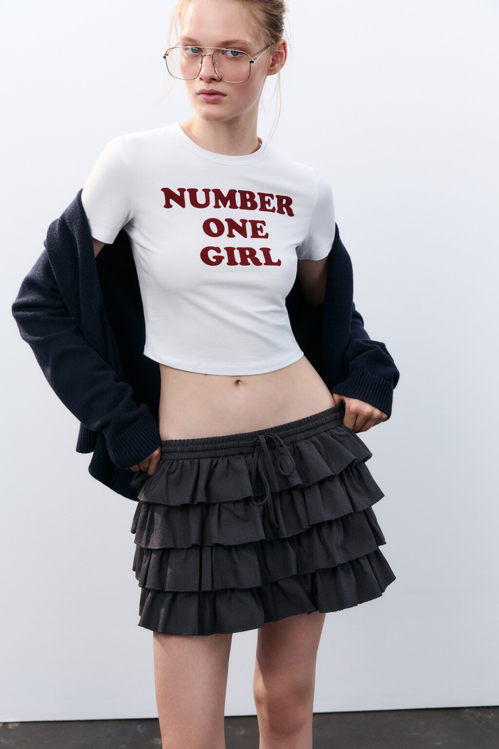 Футболка укороченная с принтом - цвет белый - 1