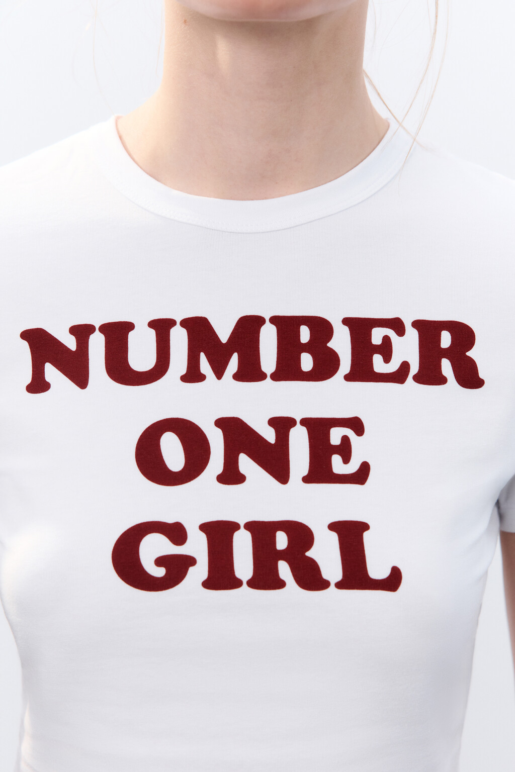 Футболка укороченная с принтом - цвет белый - 5