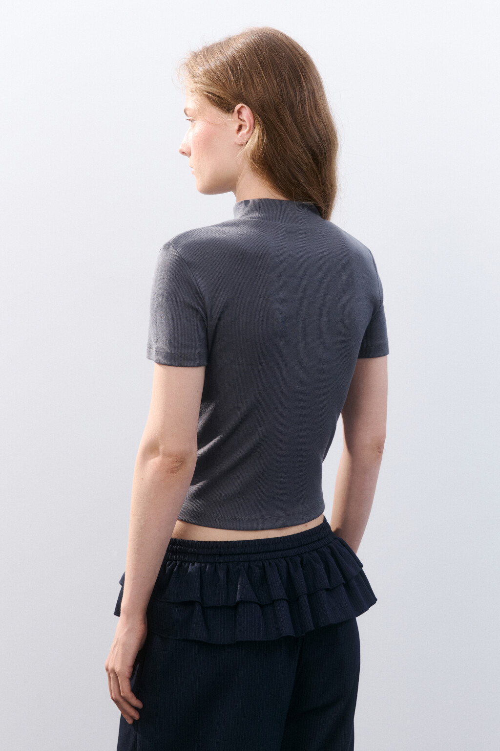 Топ-футболка с воротником-стойкой - цвет серый - 3