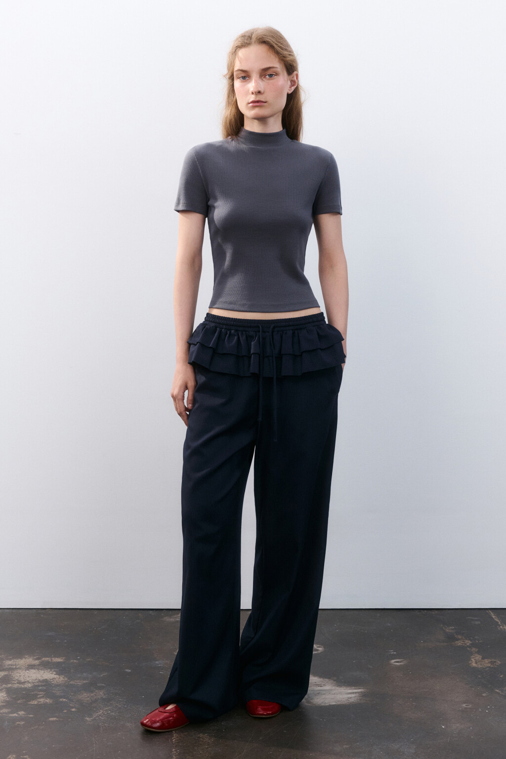 Топ-футболка с воротником-стойкой - цвет серый - 4