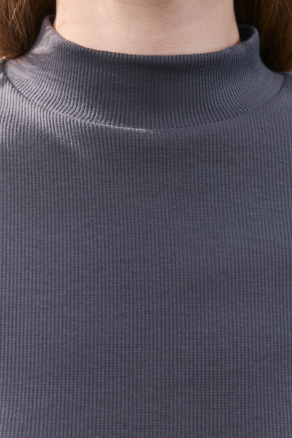 Топ-футболка с воротником-стойкой - цвет серый - 5