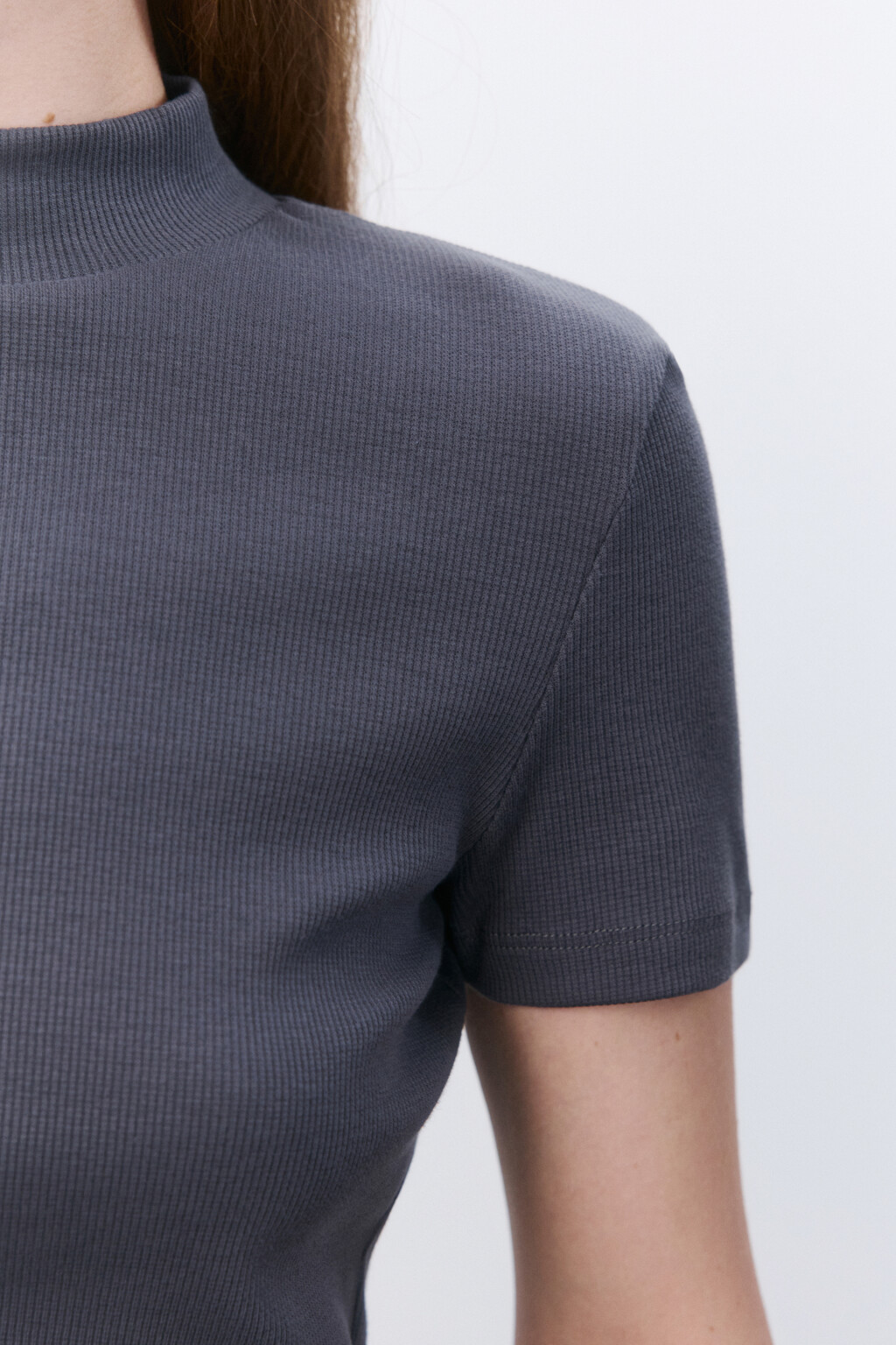 Топ-футболка с воротником-стойкой - цвет серый - 6