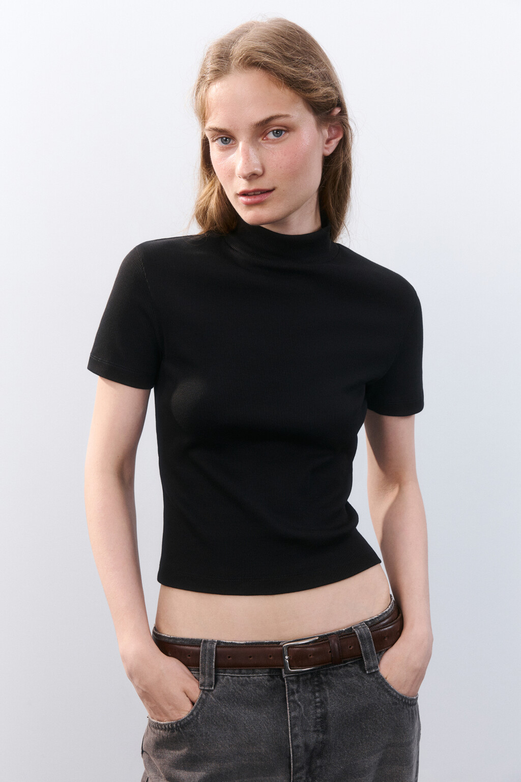 Топ-футболка с воротником-стойкой - цвет черный - 1