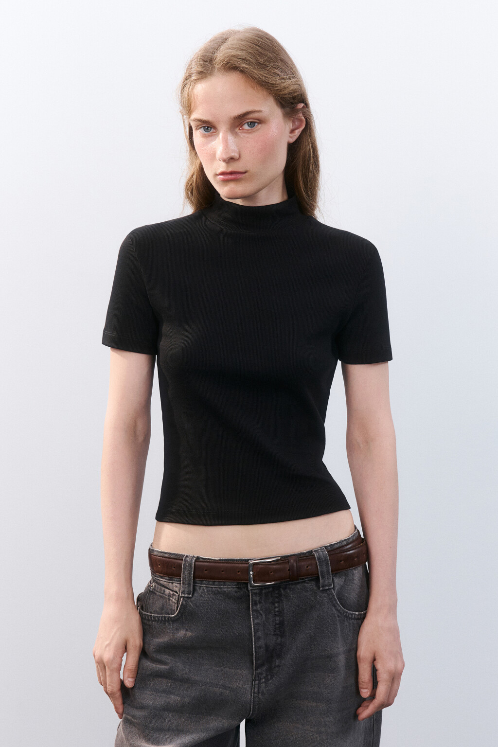 Топ-футболка с воротником-стойкой - цвет черный - 2