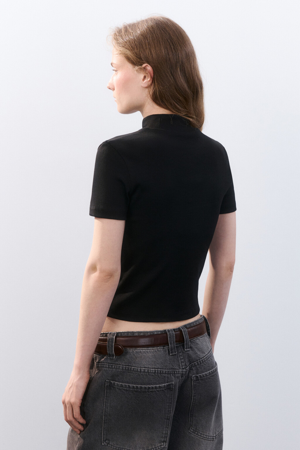 Топ-футболка с воротником-стойкой - цвет черный - 3