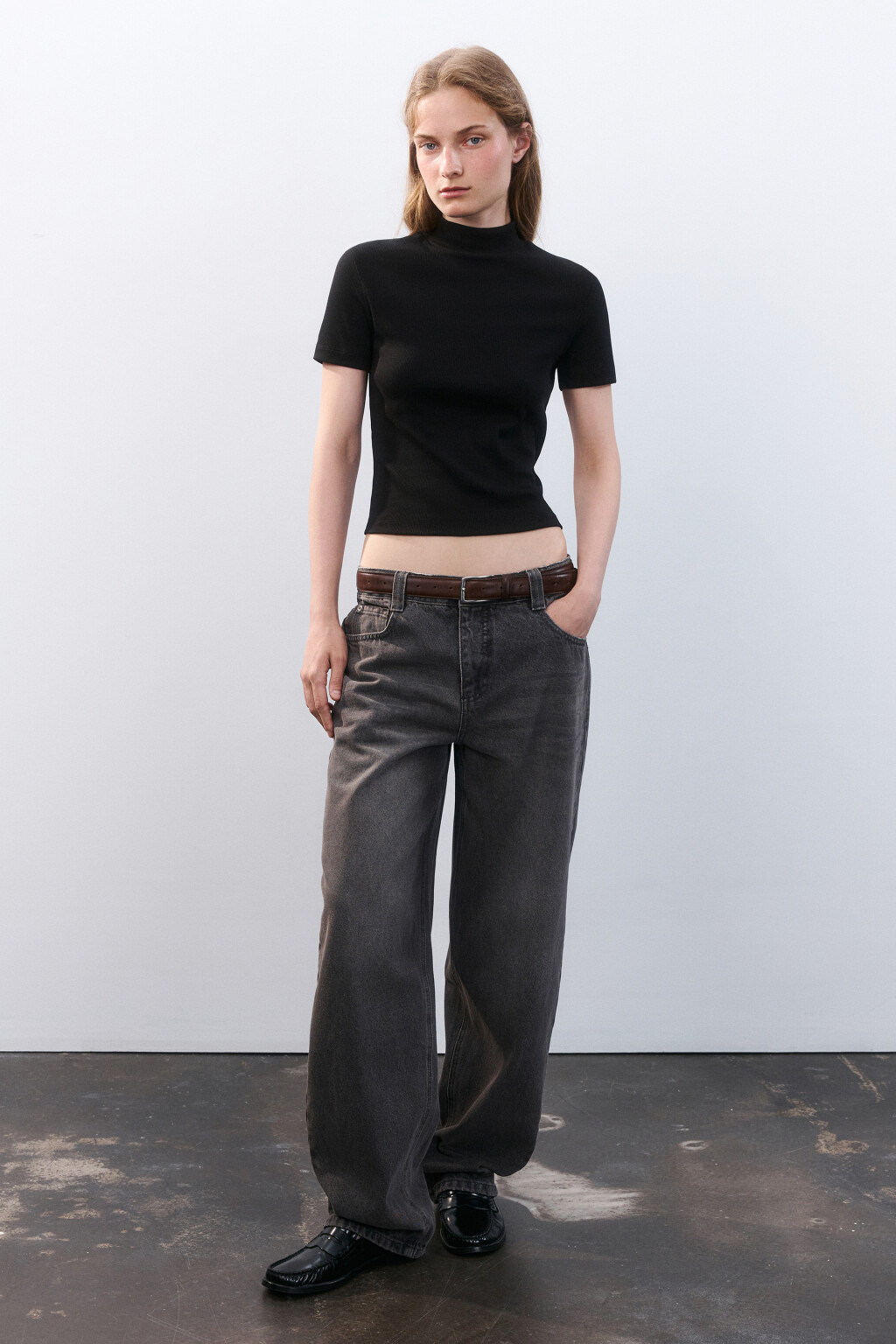 Топ-футболка с воротником-стойкой - цвет черный - 4