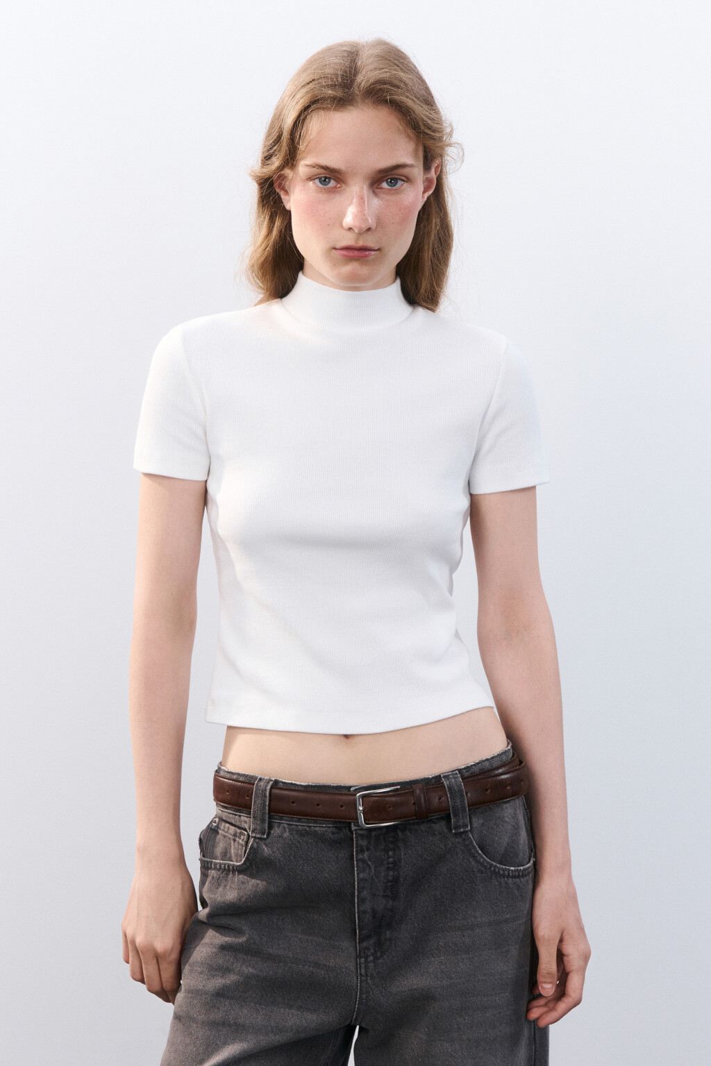 Топ-футболка с воротником-стойкой - цвет молочный - 2