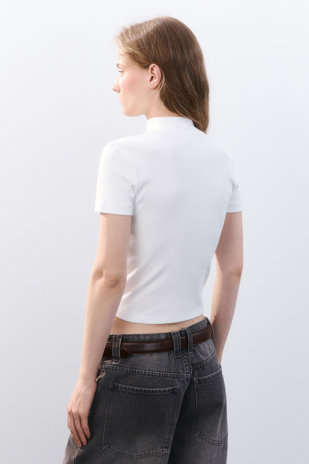 Топ-футболка с воротником-стойкой - цвет молочный - 3