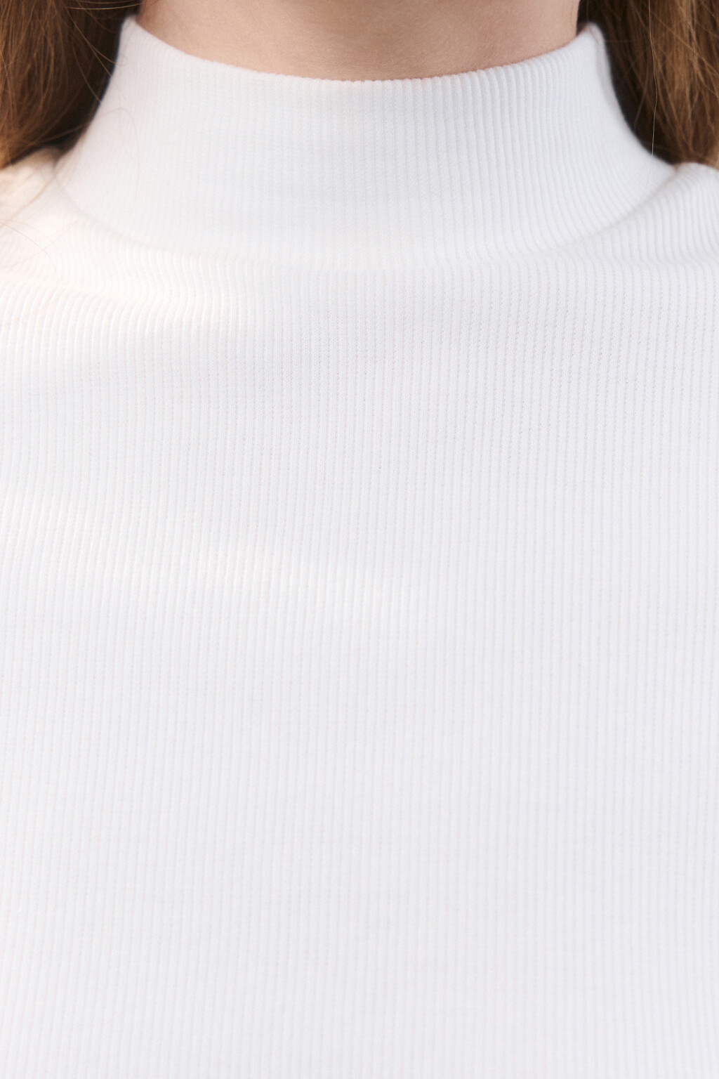 Топ-футболка с воротником-стойкой - цвет молочный - 5