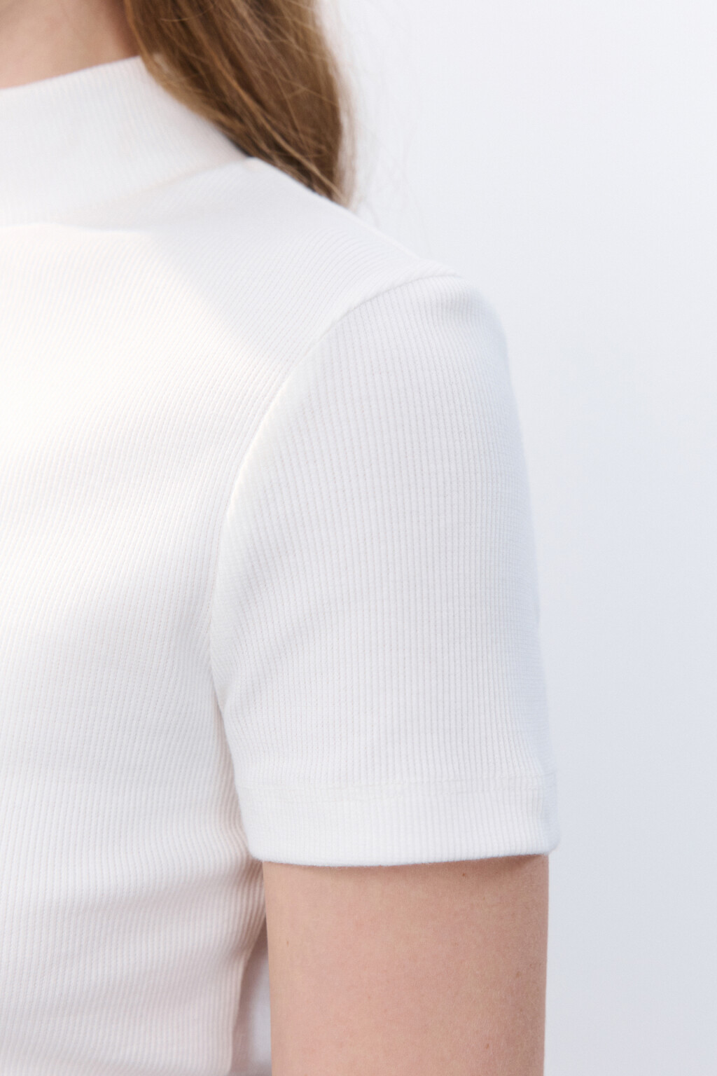Топ-футболка с воротником-стойкой - цвет молочный - 6