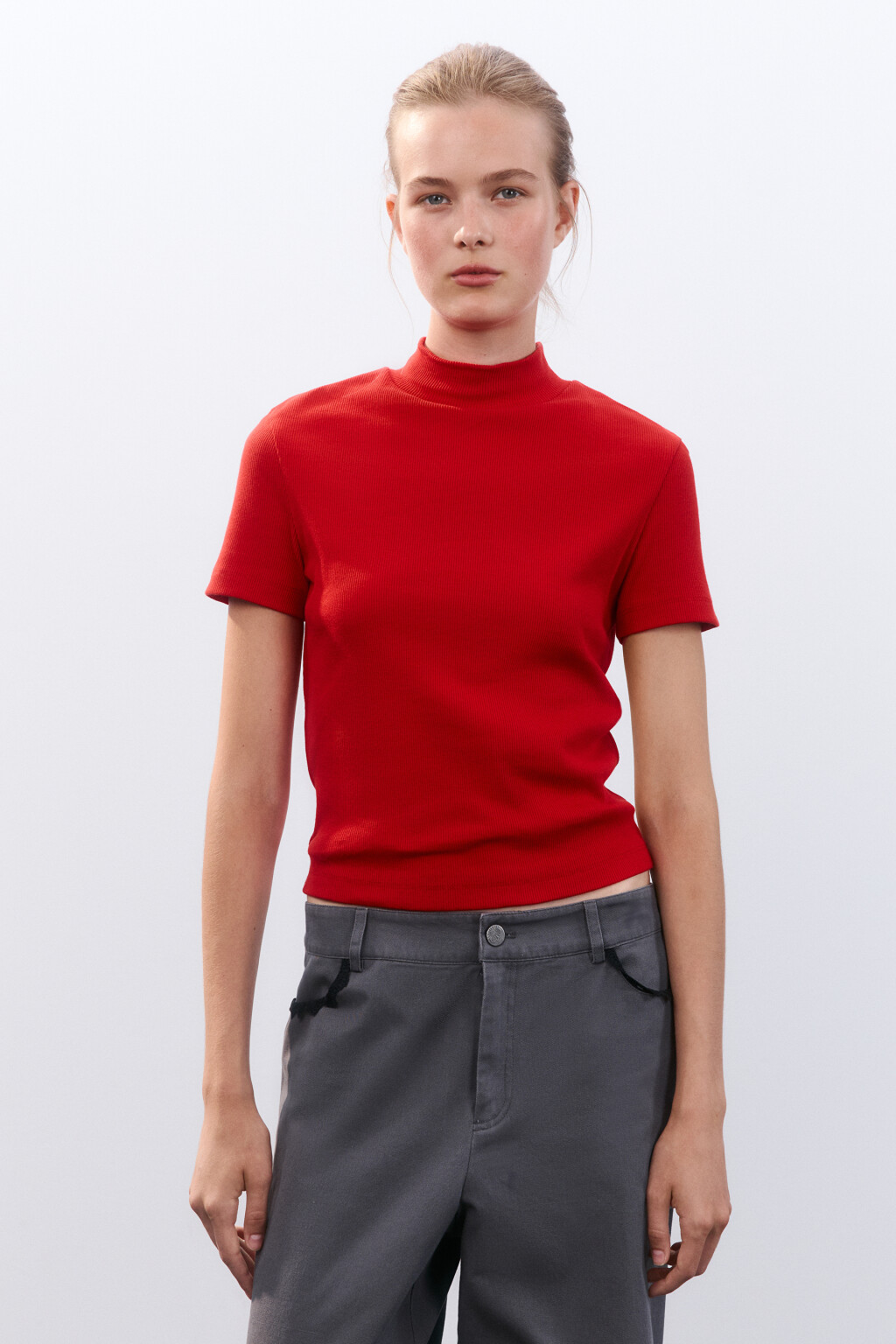 Топ-футболка с воротником-стойкой - цвет красный - 2