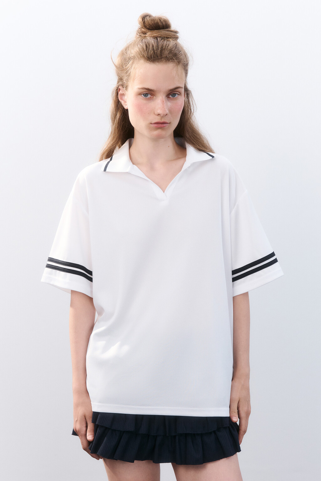 Футболка-поло с декором из страз - цвет белый - 2
