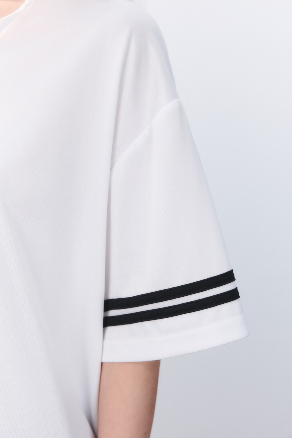 Футболка-поло с декором из страз - цвет белый - 6