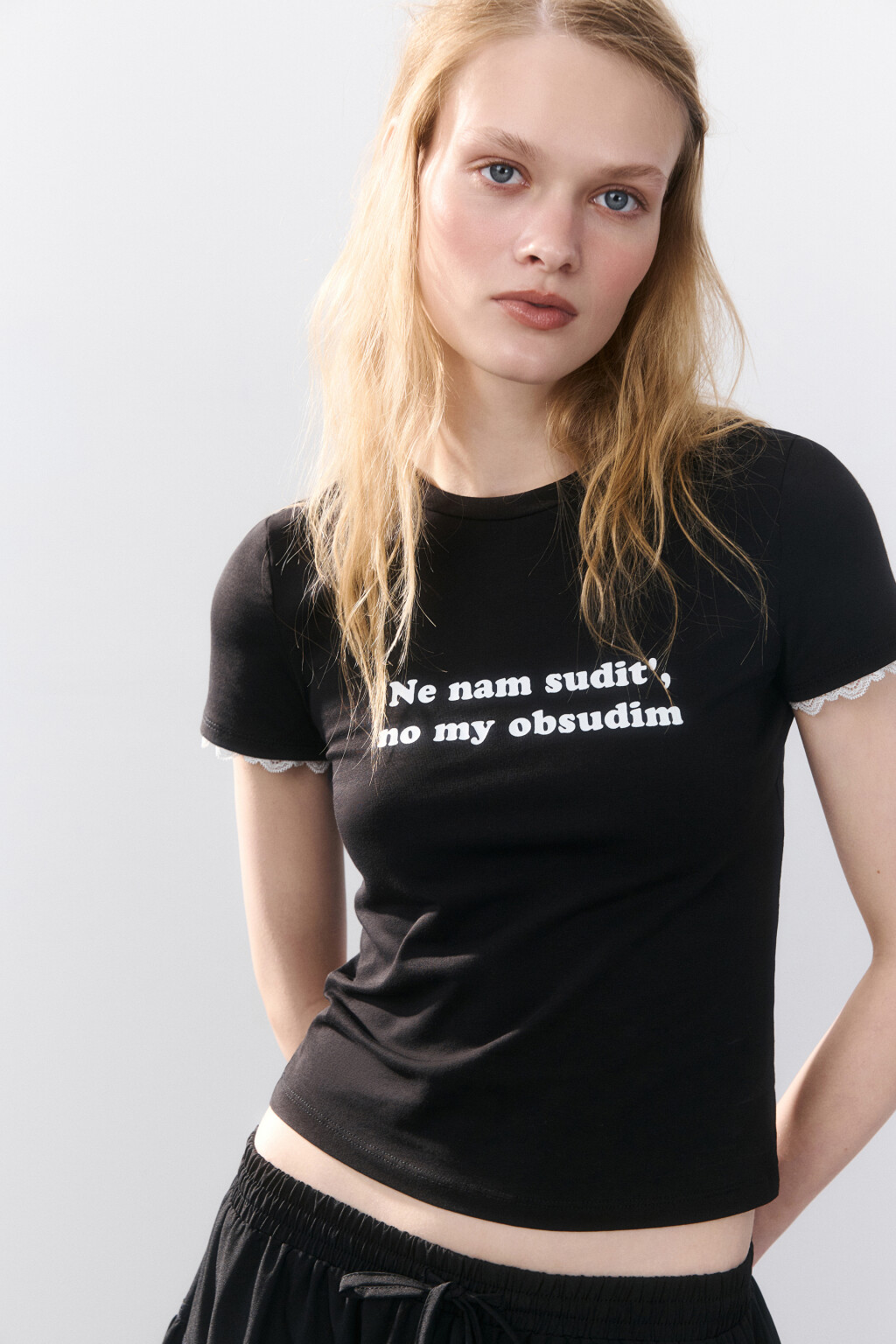 Футболка с принтом и кружевом - цвет черный - 1