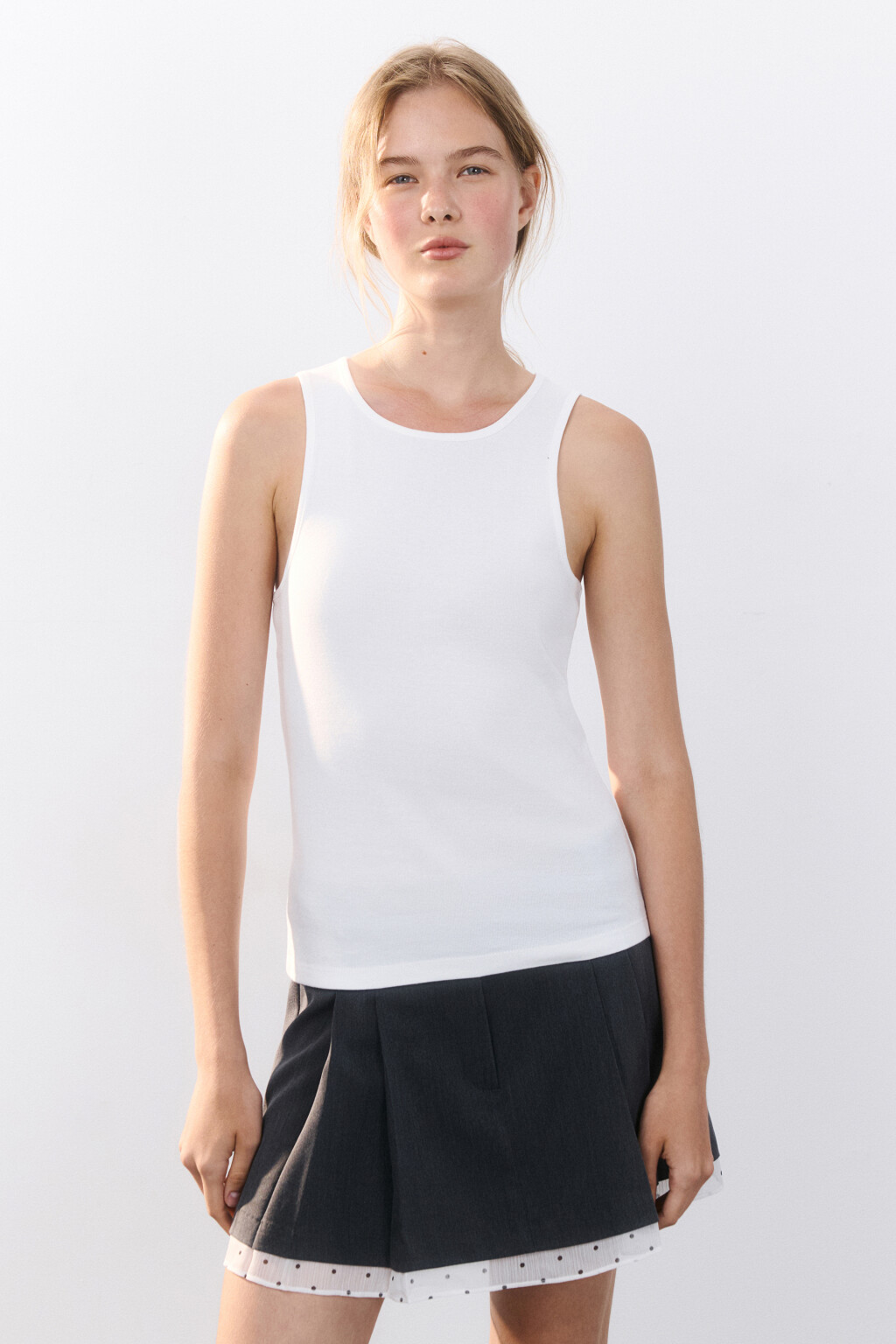 Майка из гладкого трикотажа - цвет белый - 2