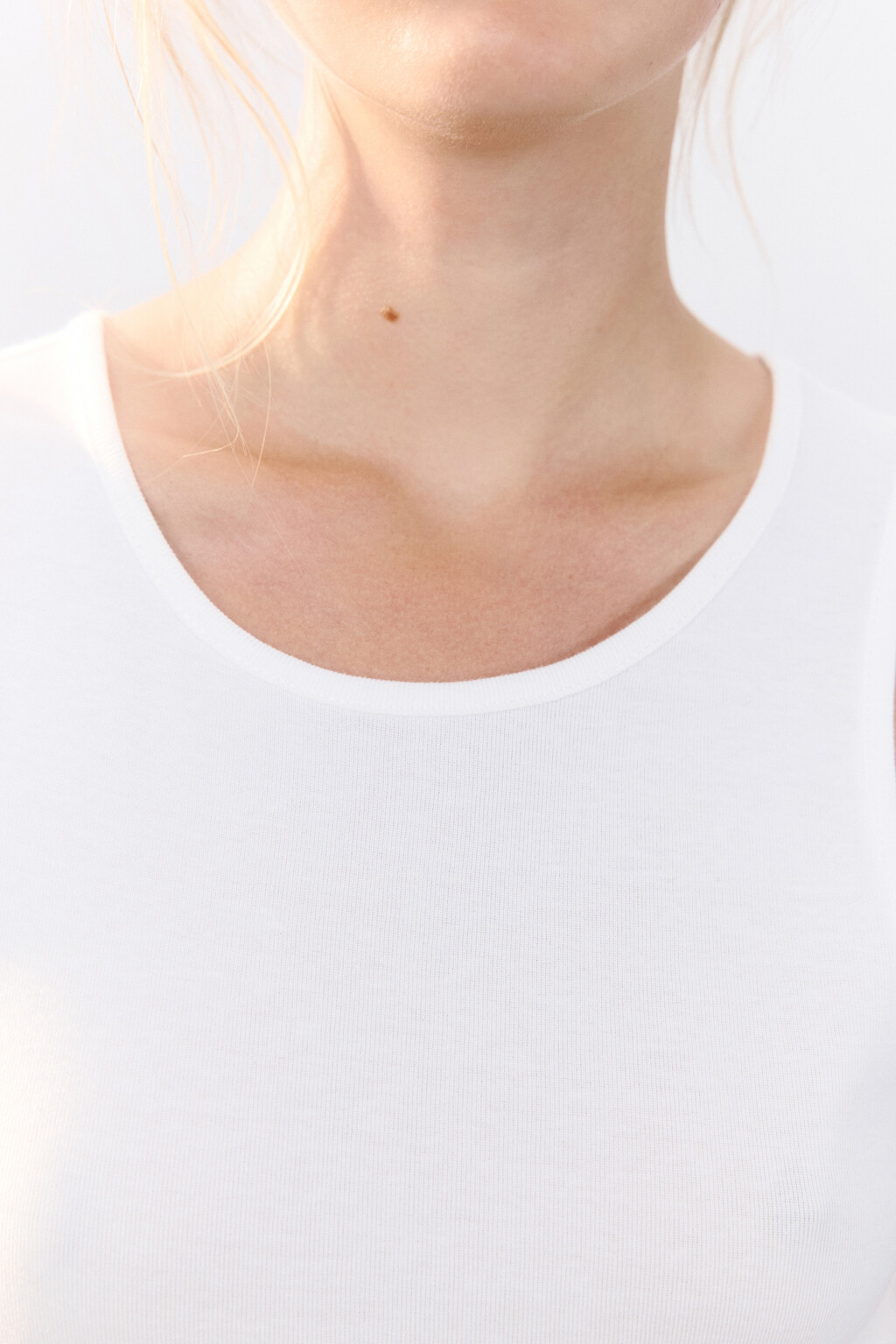 Майка из гладкого трикотажа - цвет белый - 5