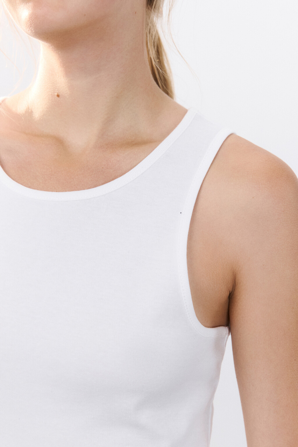 Майка из гладкого трикотажа - цвет белый - 6