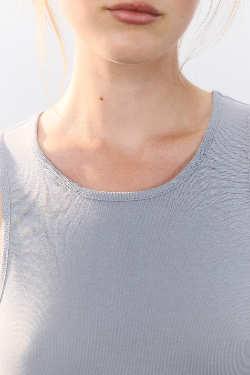 Майка из гладкого трикотажа - цвет серый - 5