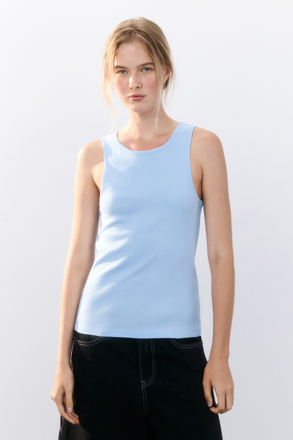 Майка из гладкого трикотажа - цвет голубой - 2