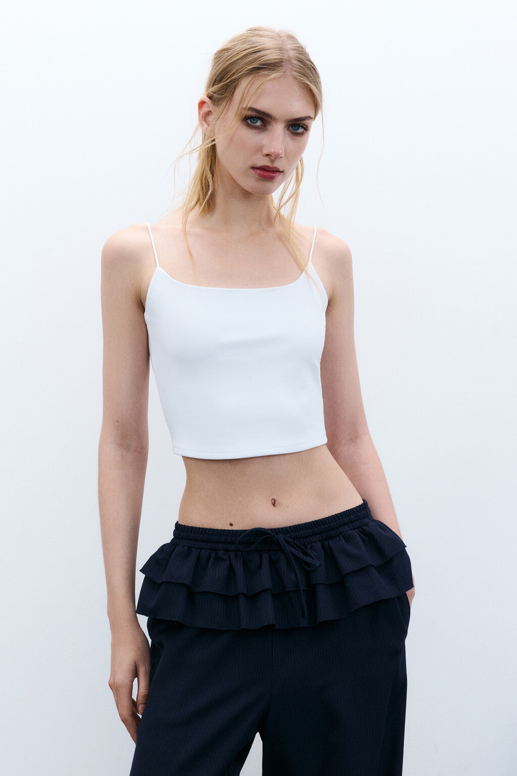 Топ-майка на тонких бретелях - цвет белый - 2