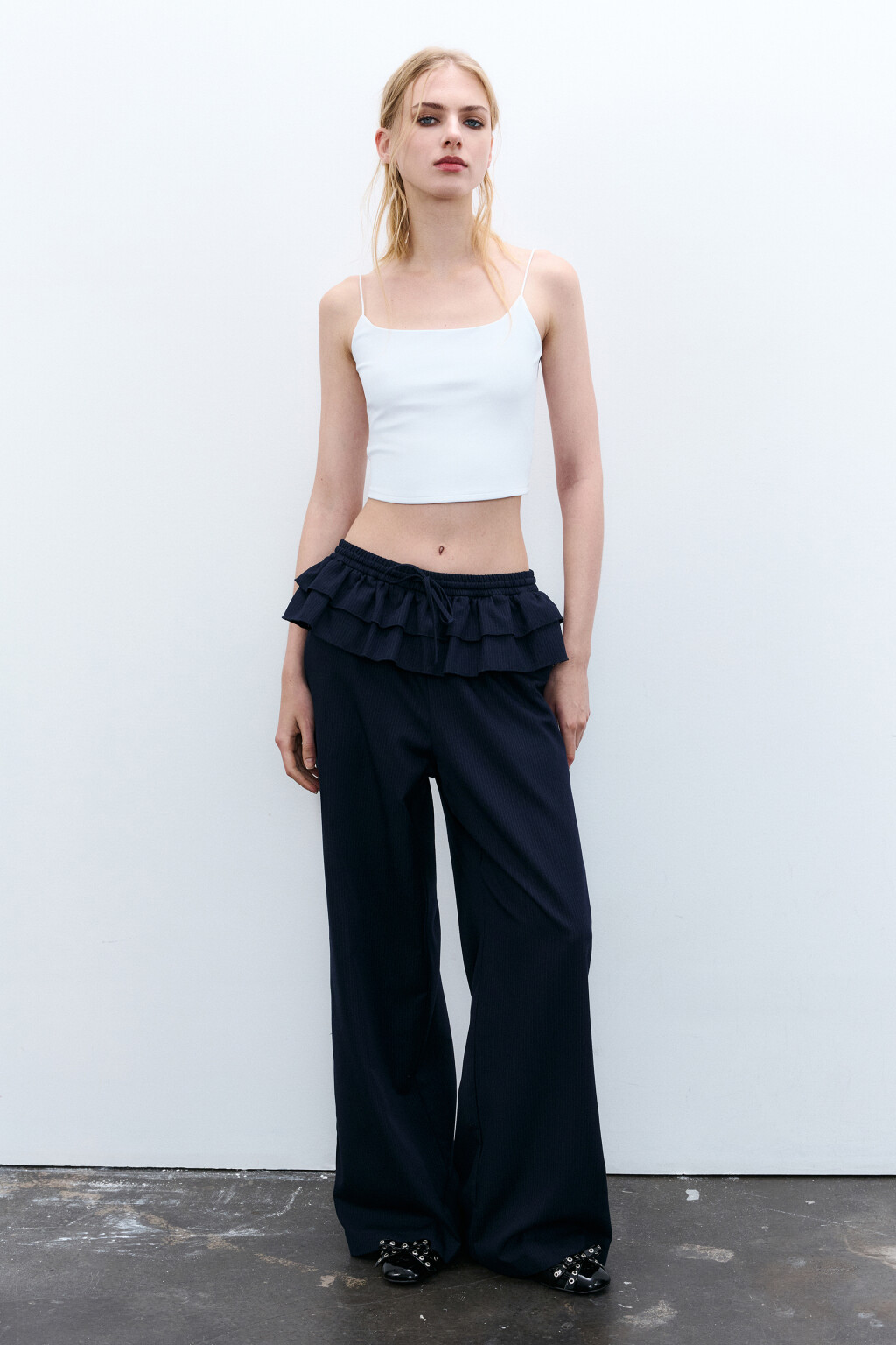 Топ-майка на тонких бретелях - цвет белый - 4