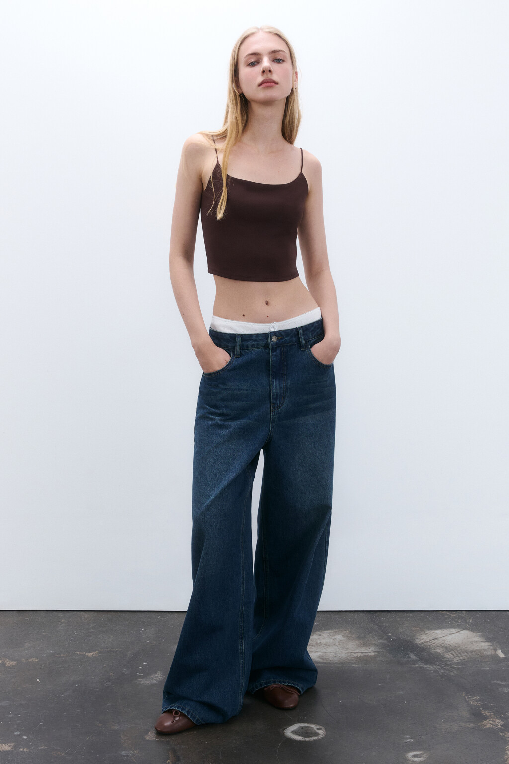 Топ-майка на тонких бретелях - цвет коричневый - 4