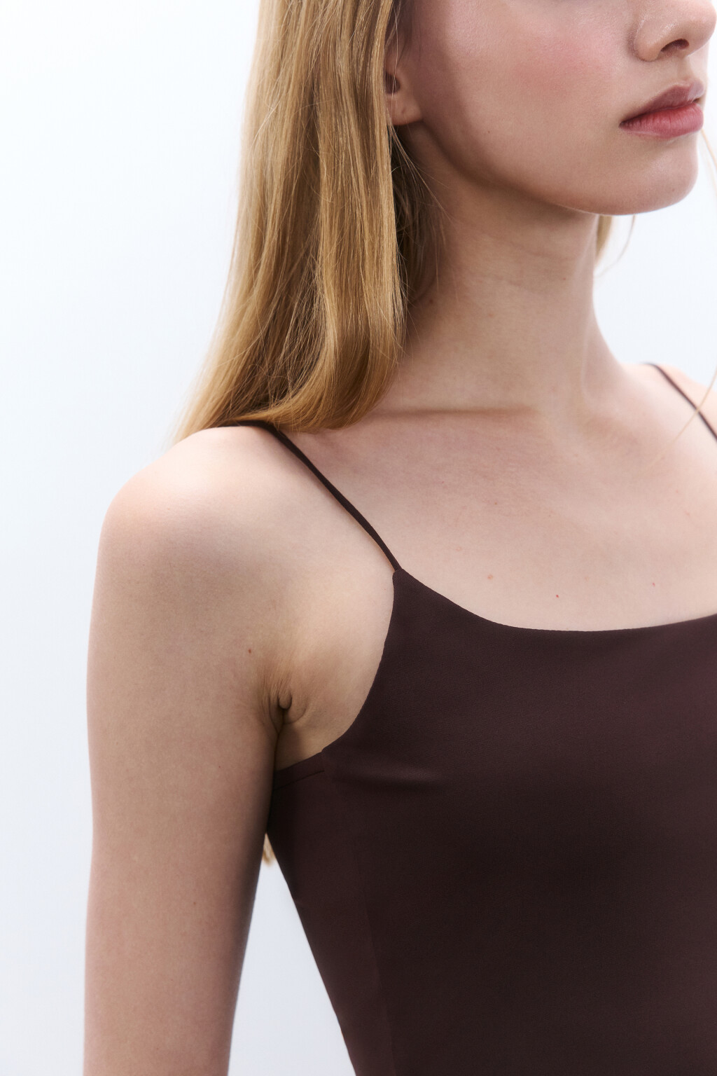 Топ-майка на тонких бретелях - цвет коричневый - 5