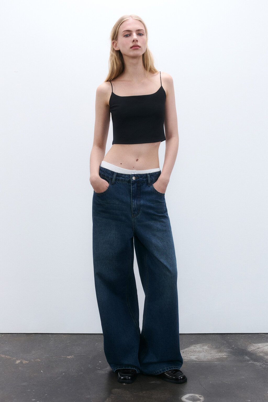 Топ-майка на тонких бретелях - цвет черный - 4