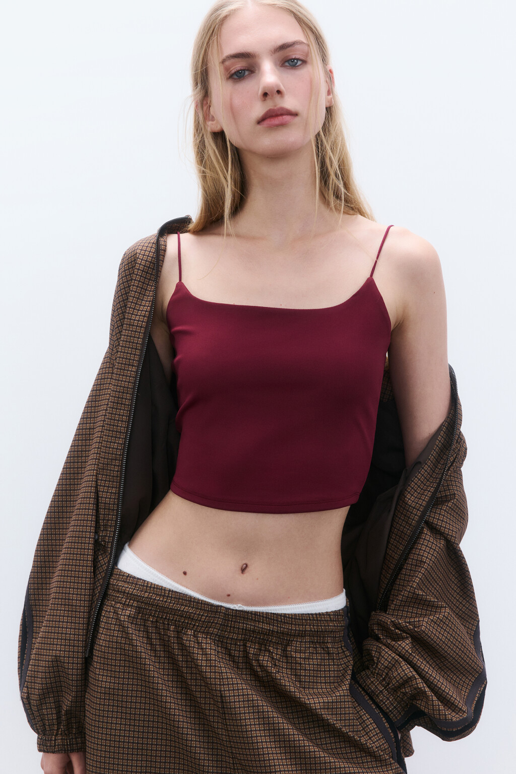 Топ-майка на тонких бретелях - цвет бордовый - 2