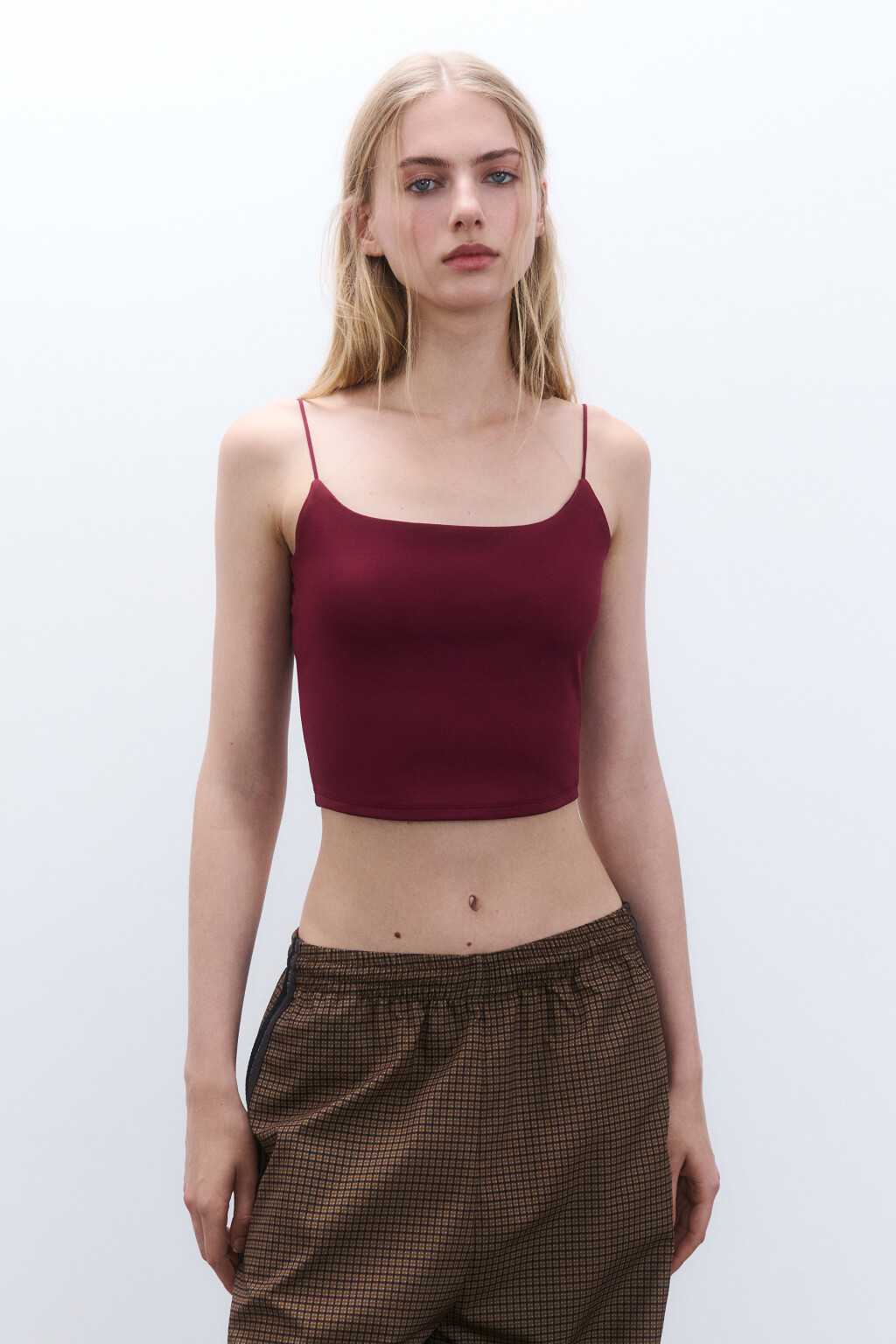 Топ-майка на тонких бретелях - цвет бордовый - 3