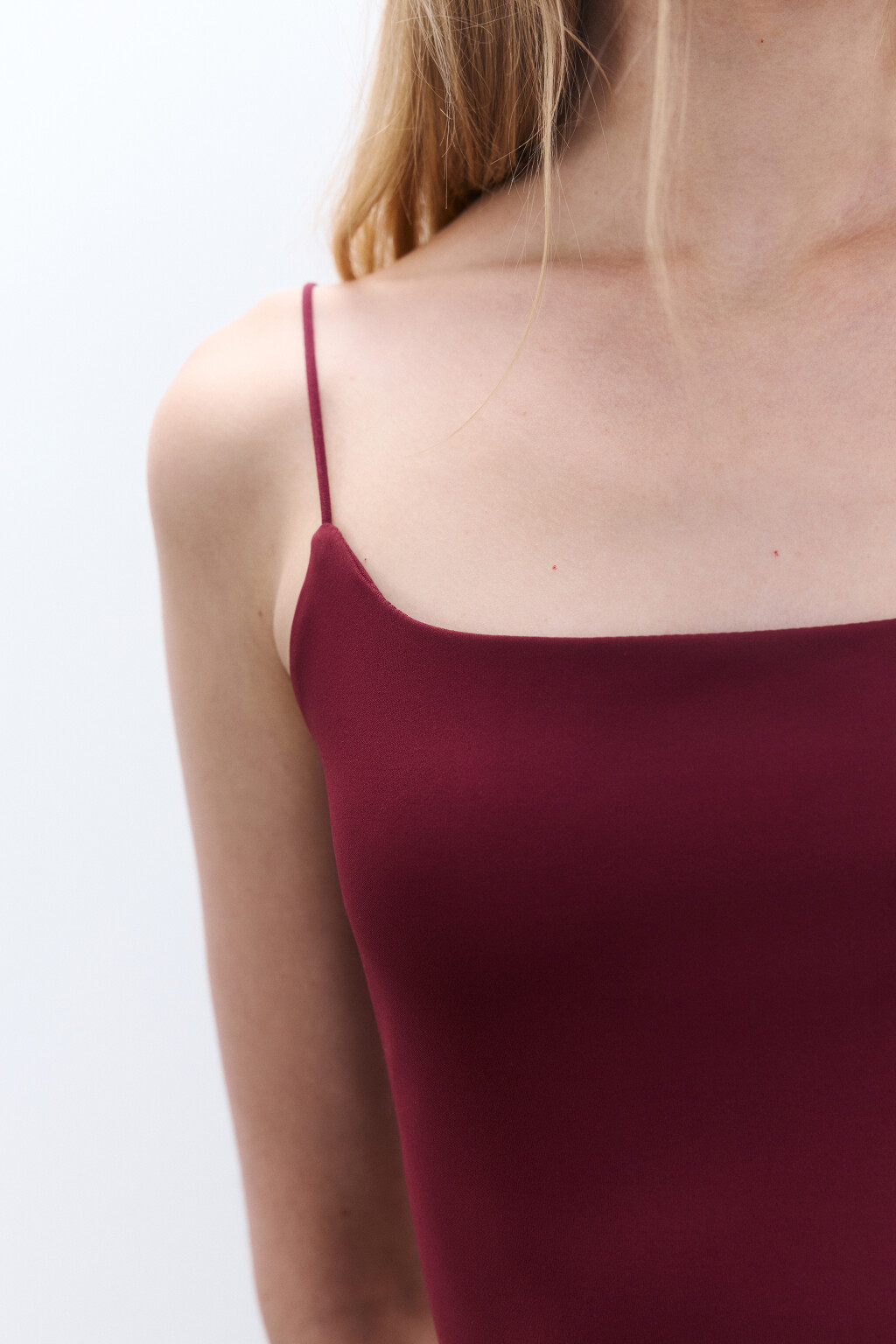 Топ-майка на тонких бретелях - цвет бордовый - 6