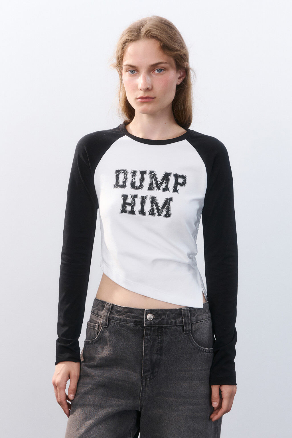 Кроп-лонгслив с принтом и драпировкой - цвет черный - 3