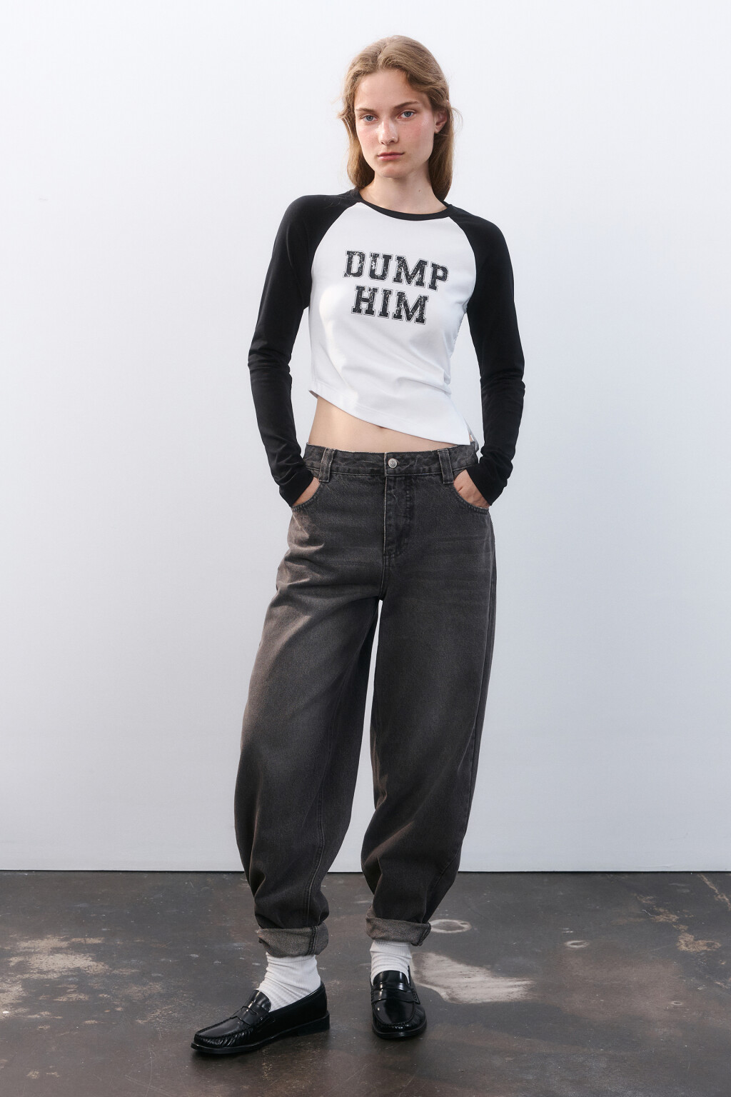 Кроп-лонгслив с принтом и драпировкой - цвет черный - 5