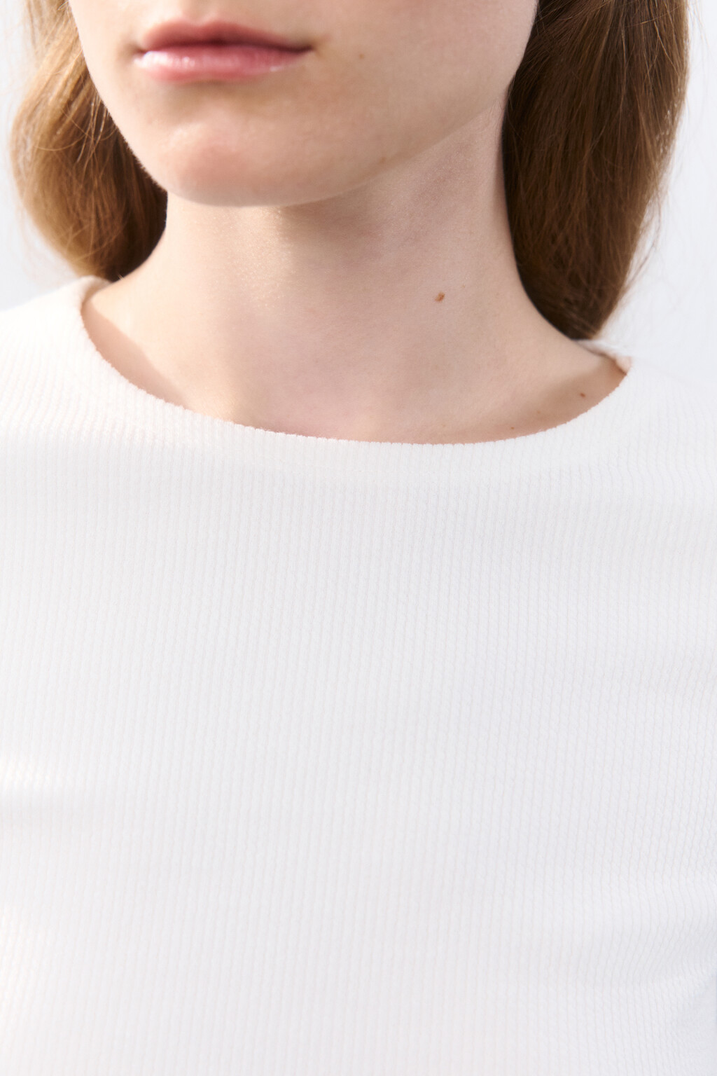 Кроп-лонгслив с фигурным низом - цвет белый - 5