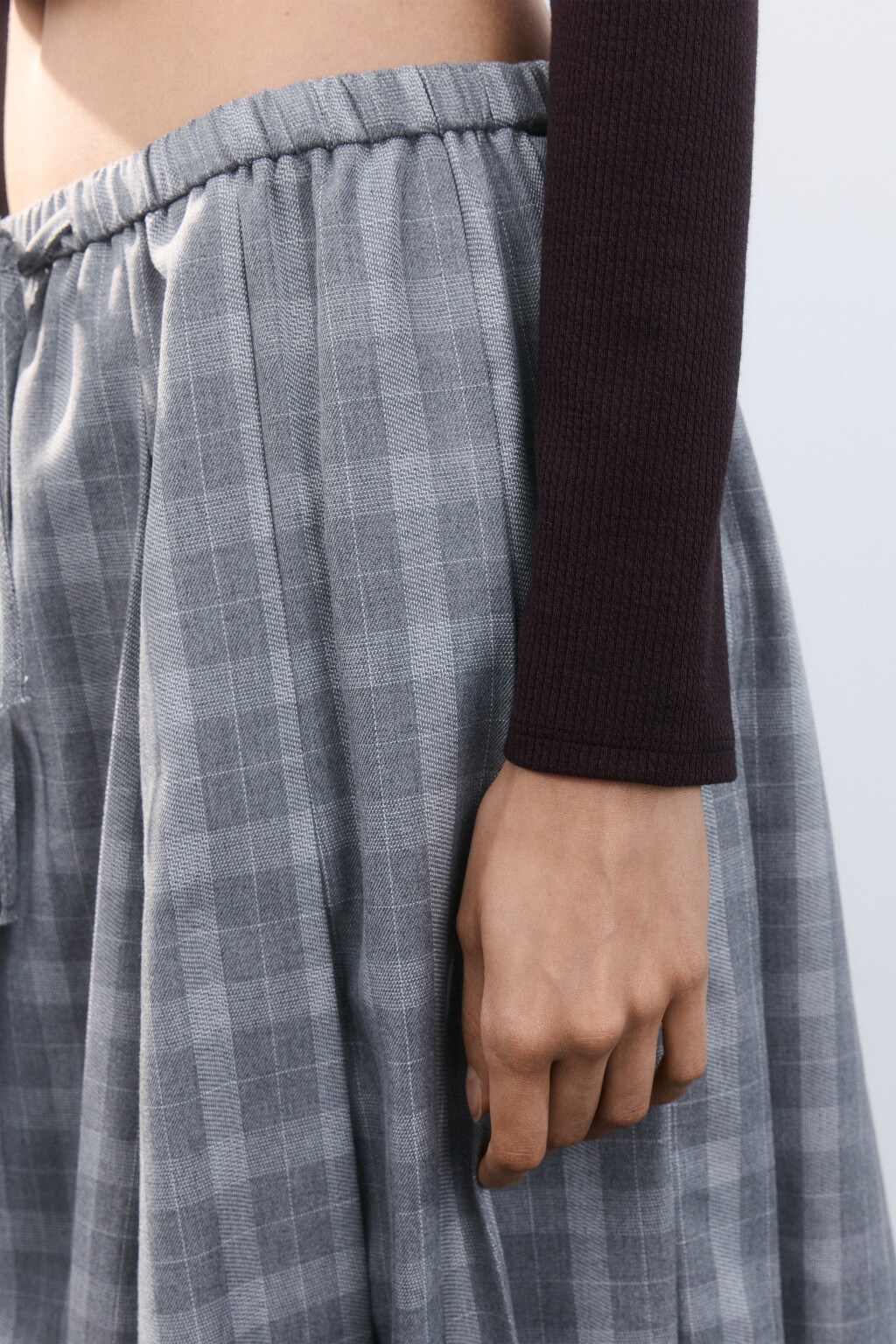 Кроп-лонгслив с фигурным низом - цвет коричневый - 6