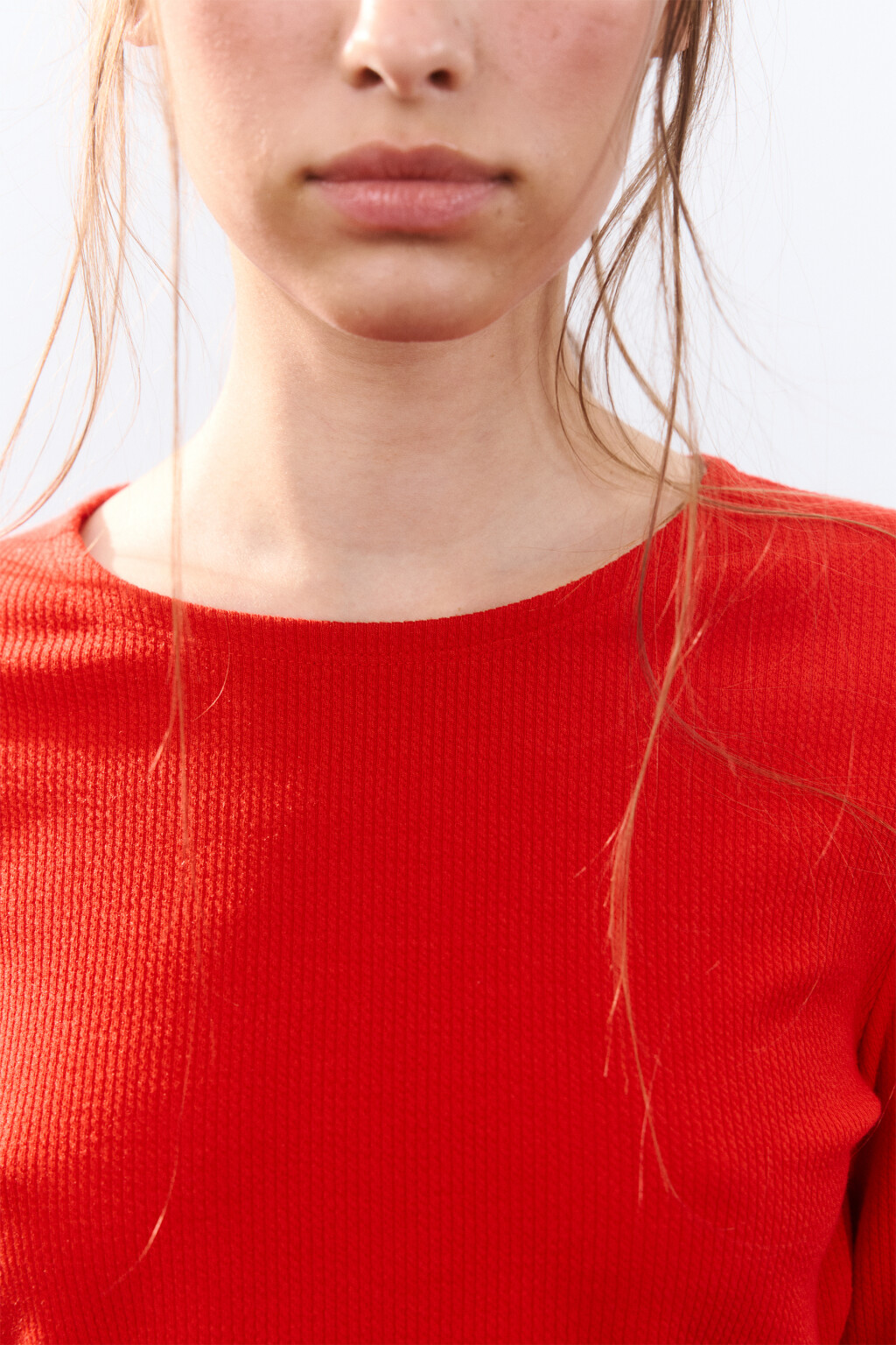 Кроп-лонгслив с фигурным низом - цвет красный - 5