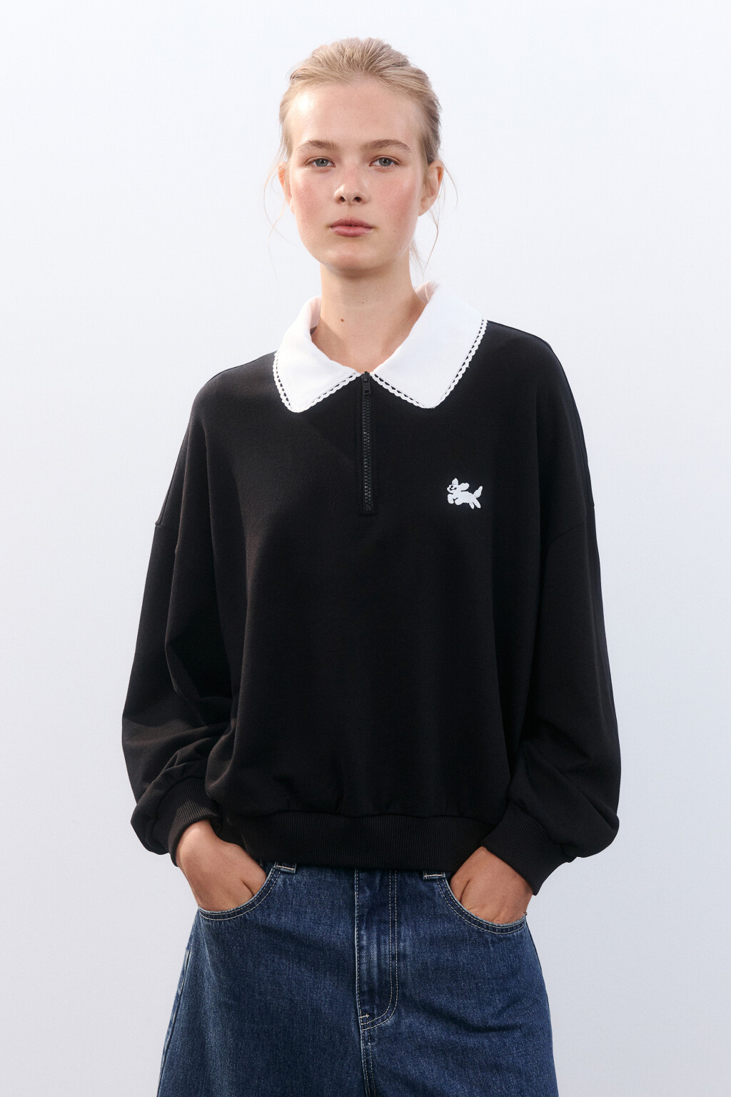 Свитшот с кружевным воротником - цвет черный - 3