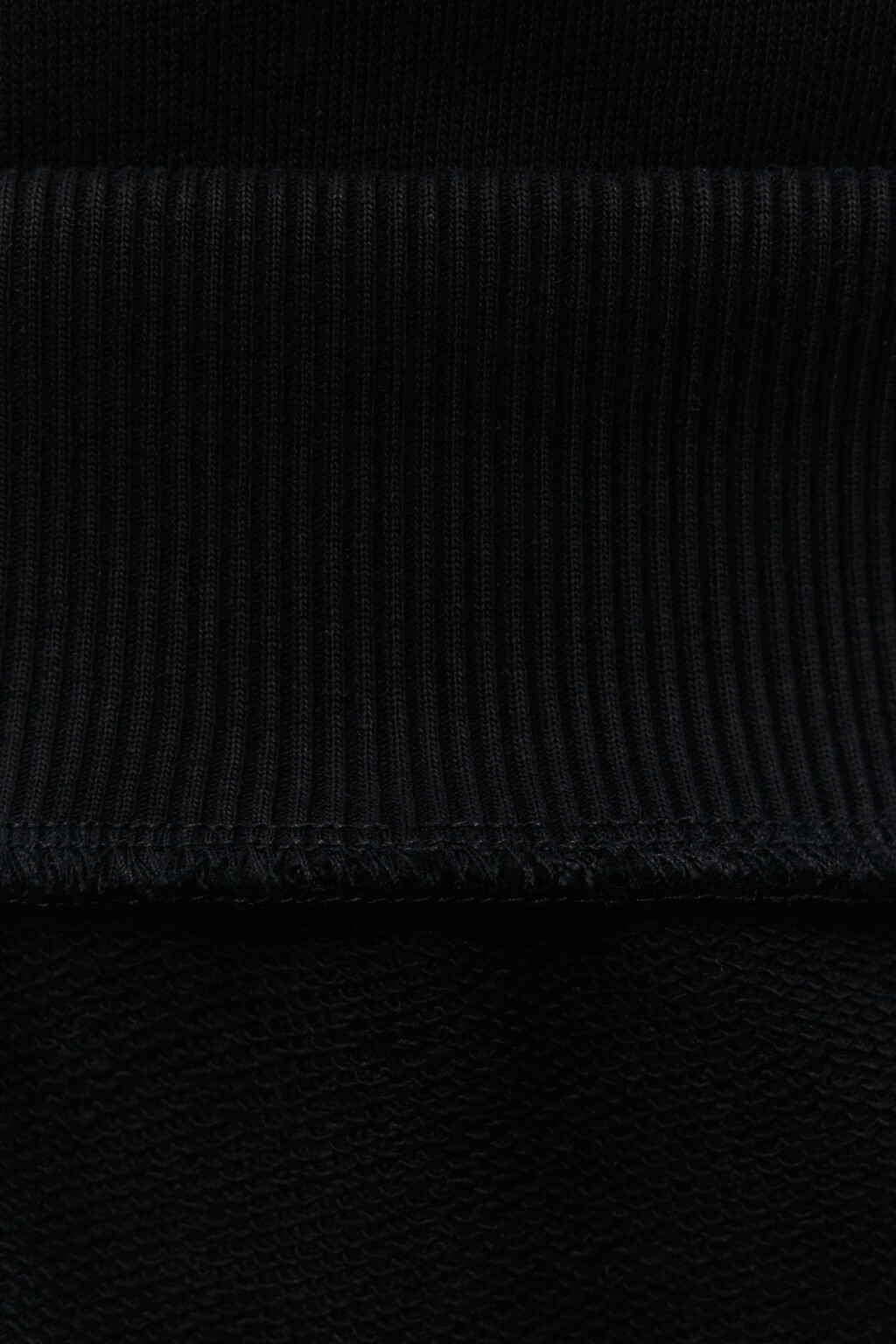 Свитшот с кружевным воротником - цвет черный - 8