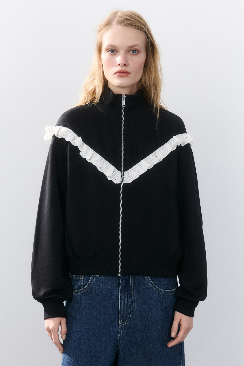 Толстовка на молнии с оборками - цвет черный - 2