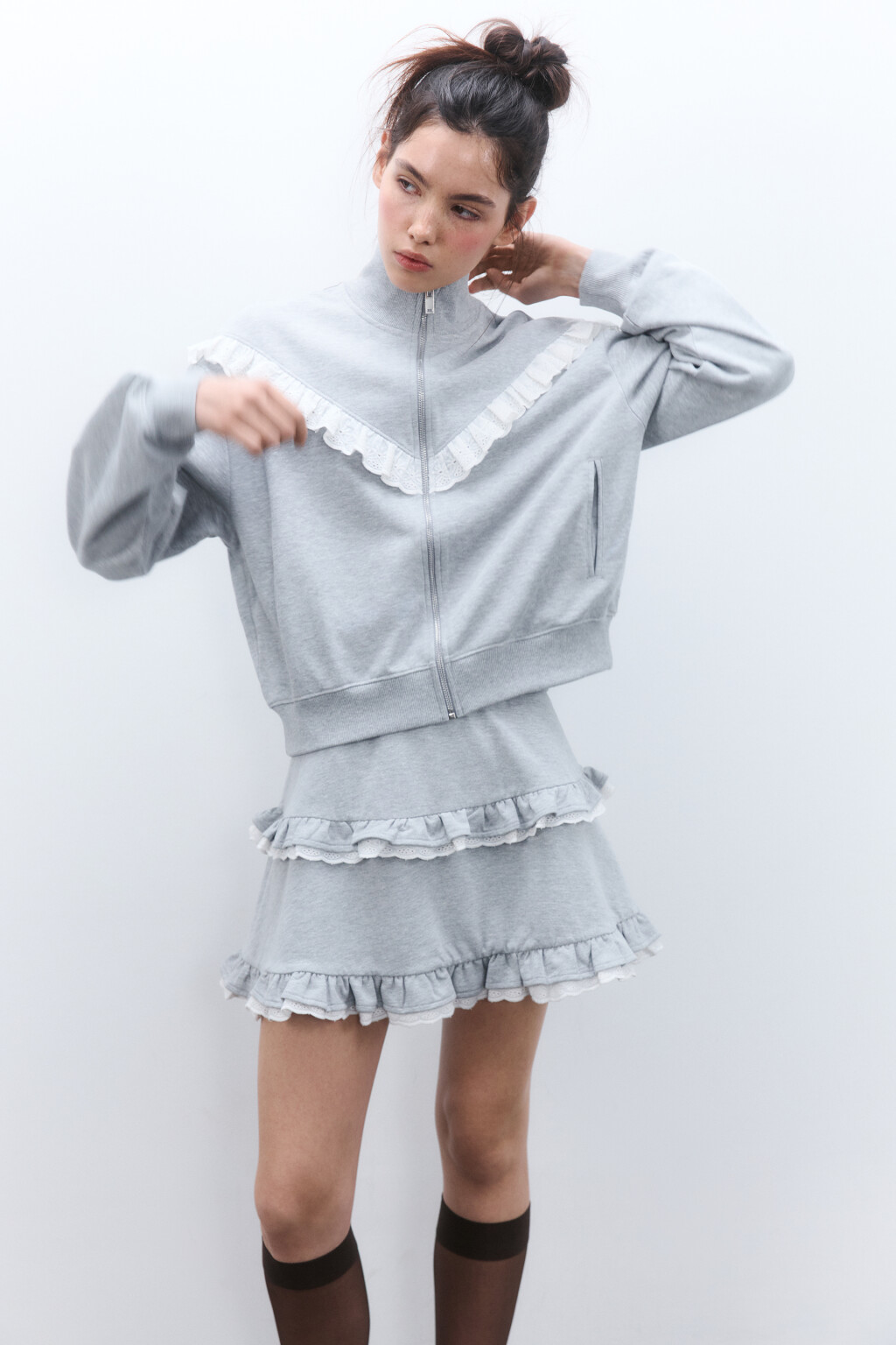 Толстовка на молнии с оборками - цвет серый - 2