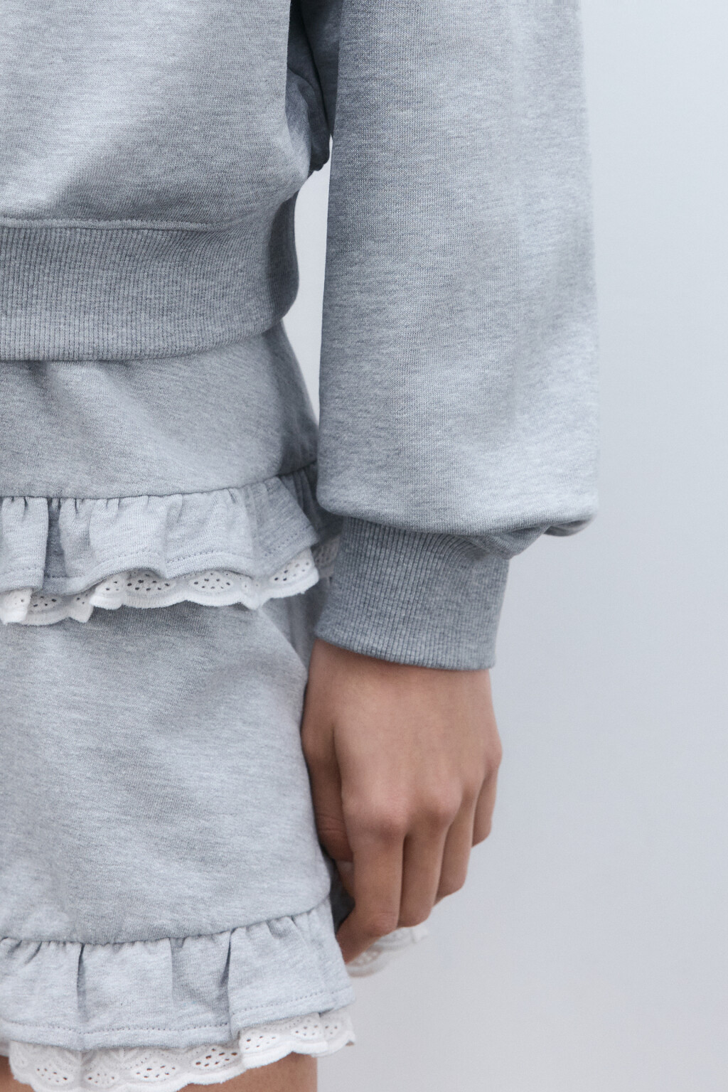 Толстовка на молнии с оборками - цвет серый - 7