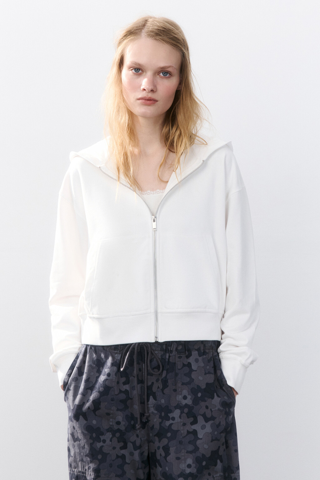 Худи-зипка укороченная с капюшоном - цвет молочный - 3