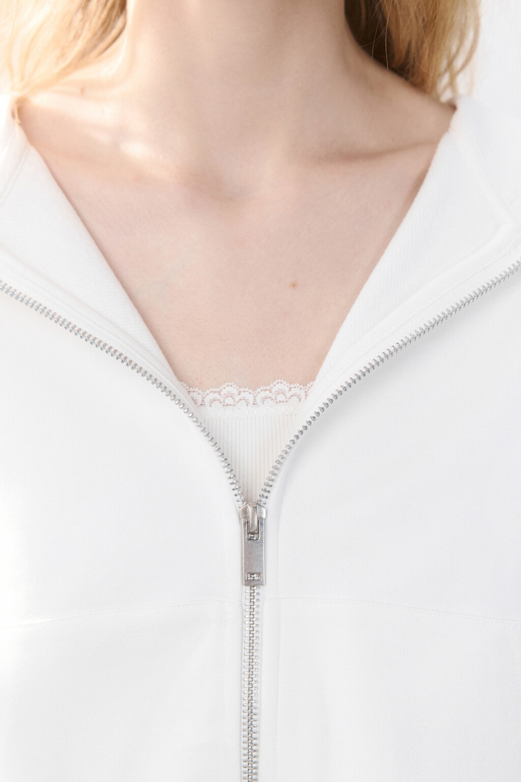 Худи-зипка укороченная с капюшоном - цвет молочный - 6