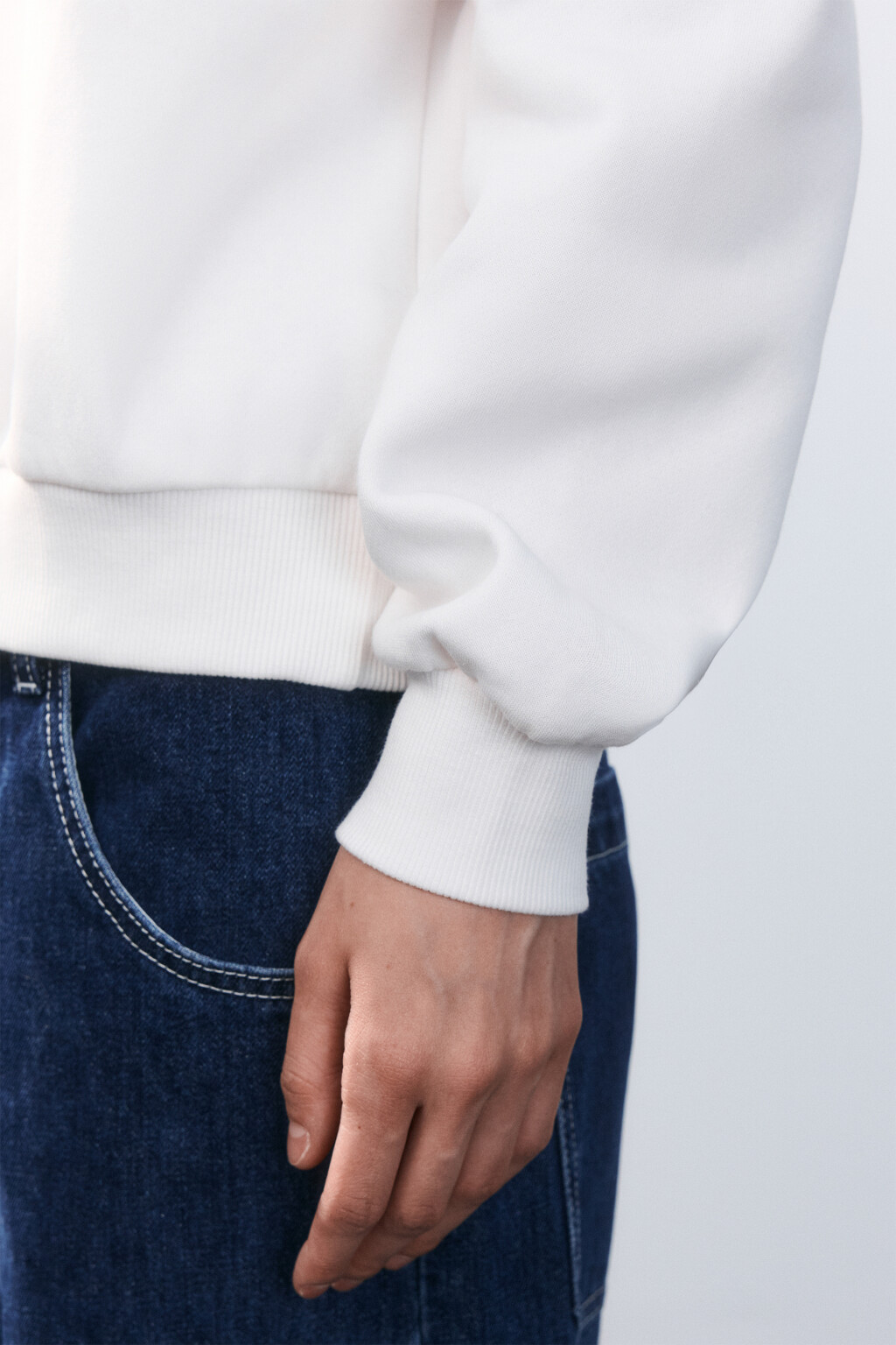 Свитшот с воротником и принтом - цвет белый - 6